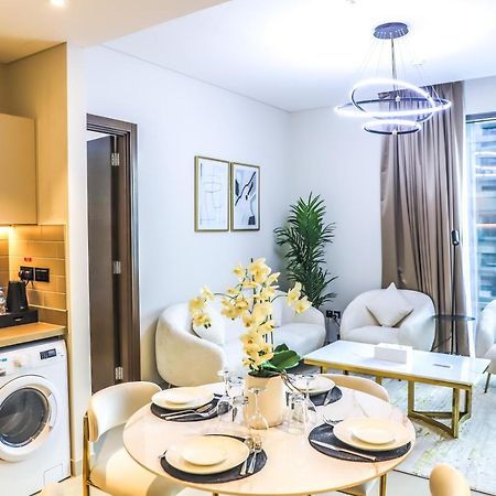 دبي Stay Mindblowing 2 Bedroom Holiday Home With Close View Of Burj Khalifa المظهر الخارجي الصورة