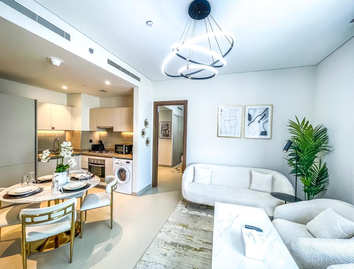 دبي Stay Mindblowing 2 Bedroom Holiday Home With Close View Of Burj Khalifa المظهر الخارجي الصورة