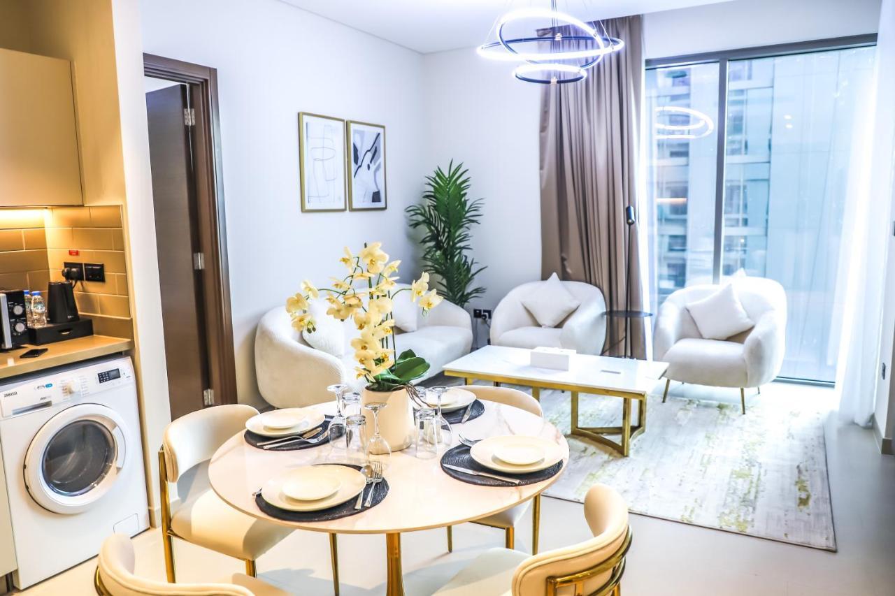 دبي Stay Mindblowing 2 Bedroom Holiday Home With Close View Of Burj Khalifa المظهر الخارجي الصورة